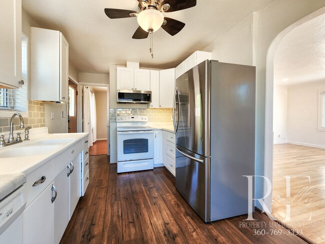 Building Photo - Classic Charmer with Water Views in the Heart of Manette