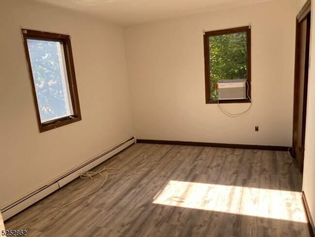 Building Photo - 350 E Harriet Ave