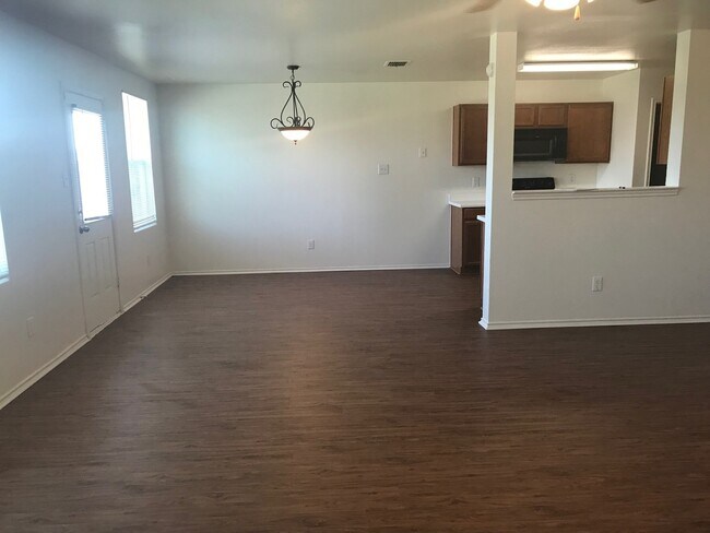 Building Photo - 1045 Cavern Dr