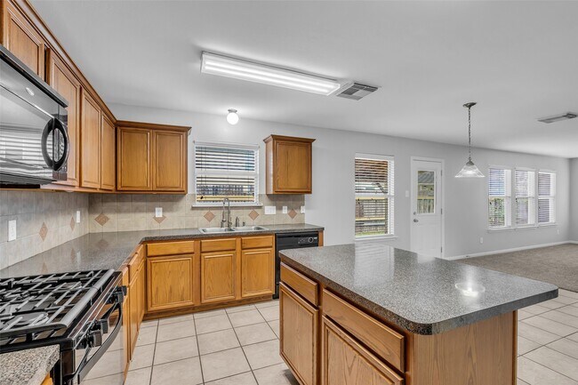 Building Photo - 23610 Hidden Maple Dr