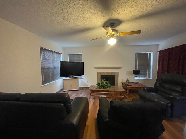 Building Photo - 2300 Old Spanish Trl