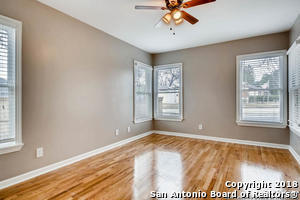Building Photo - 405 Quentin Dr