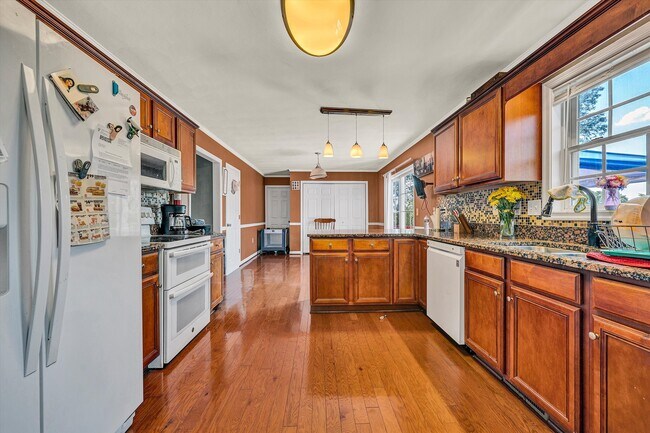 Building Photo - 221 Minnie Bell Ln