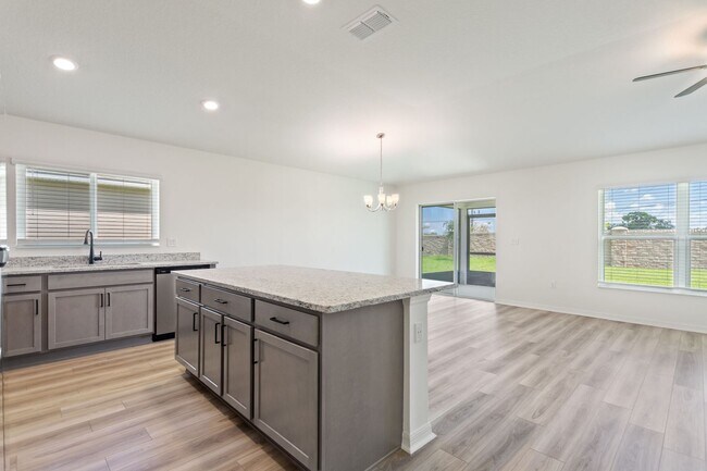 Building Photo - Beautiful Newer Build! Pet-Friendly 4-Bedr...