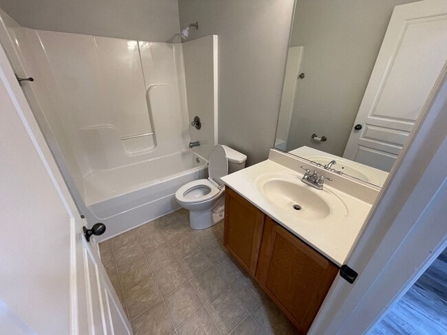 Building Photo - Loudon 3-bedroom 2-bathroom home with open layout on corner lot available 11/15