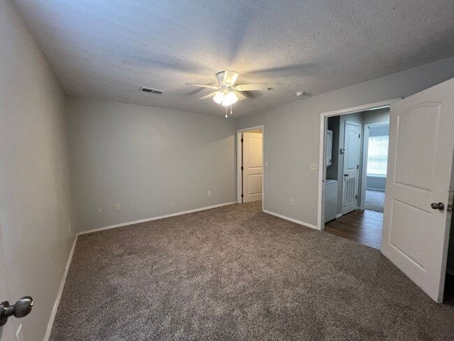 Building Photo - 105 Garden Cir
