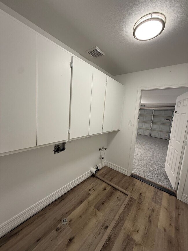 Building Photo - 4 BEDROOM IN RANCHO SERENO - FRESHLY REMODELED