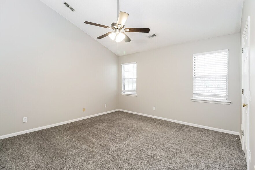 Building Photo - 8914 Clifton Meadow Dr