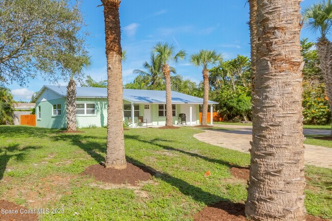 Building Photo - 2040 Palm Ave