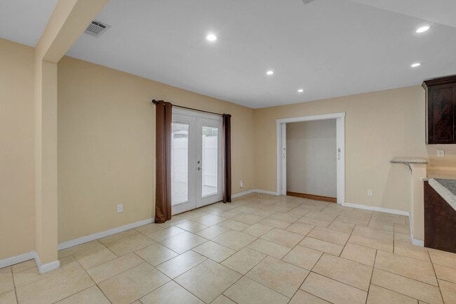 Building Photo - Charming 4 Bedroom / 3 Bathroom house in the lovely neighborhood of Lake View Terrace