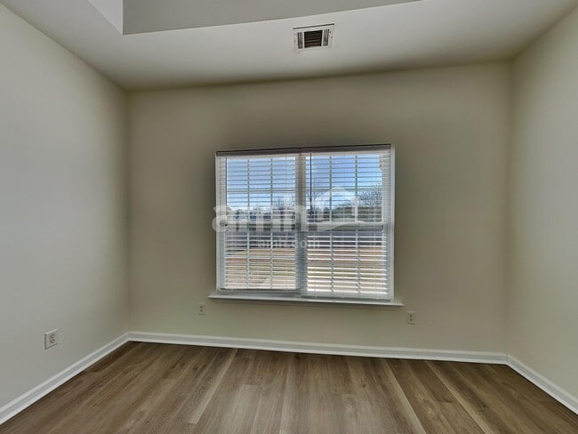 Building Photo - 17 Pfeiffer Ct