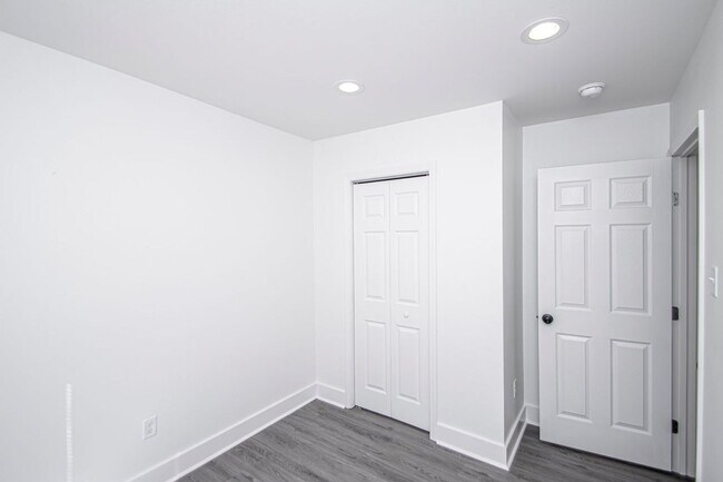 Building Photo - Timeless Elegance with Modern Upgrades – Stunning 3-Bedroom Little Rock Home!