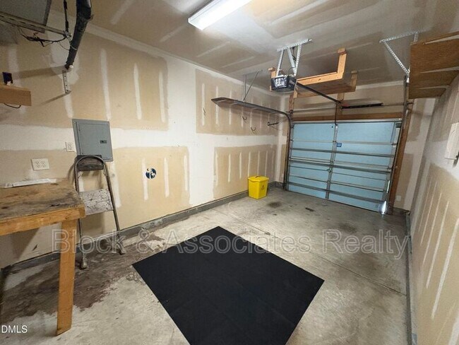 Building Photo - 255 Plaza Dr