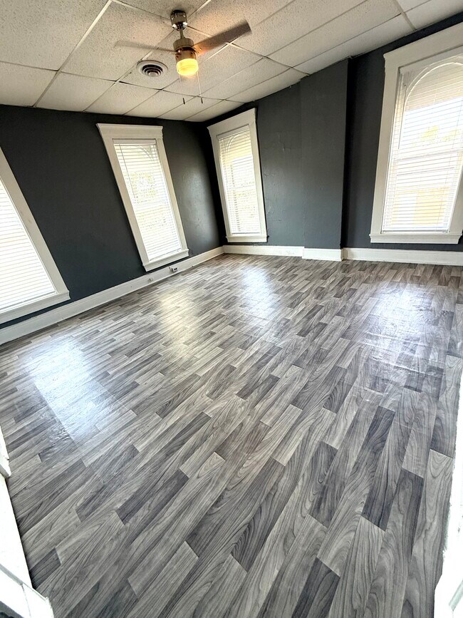 Building Photo - 417 High St