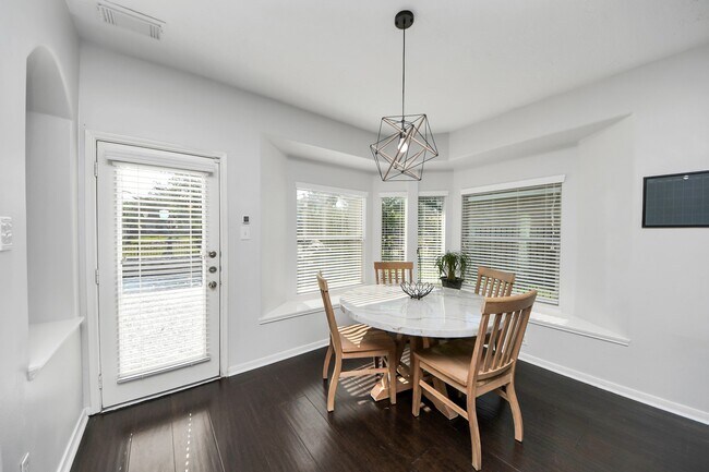 Building Photo - 30214 Vinebriar Dr
