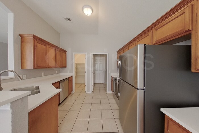 Building Photo - 113 Great Oaks Dr