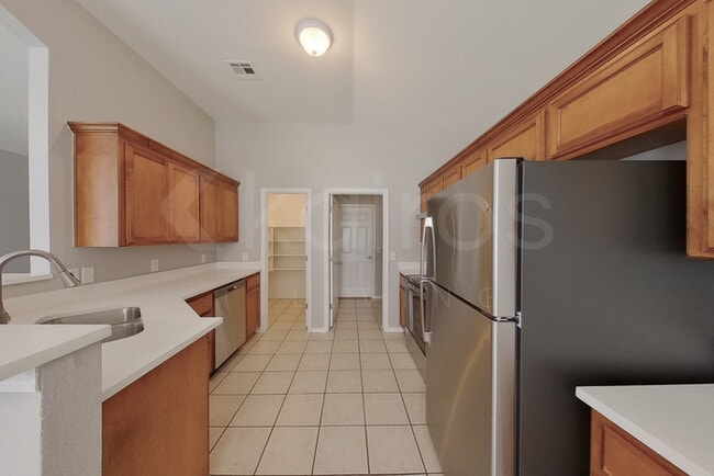 Building Photo - 113 Great Oaks Dr