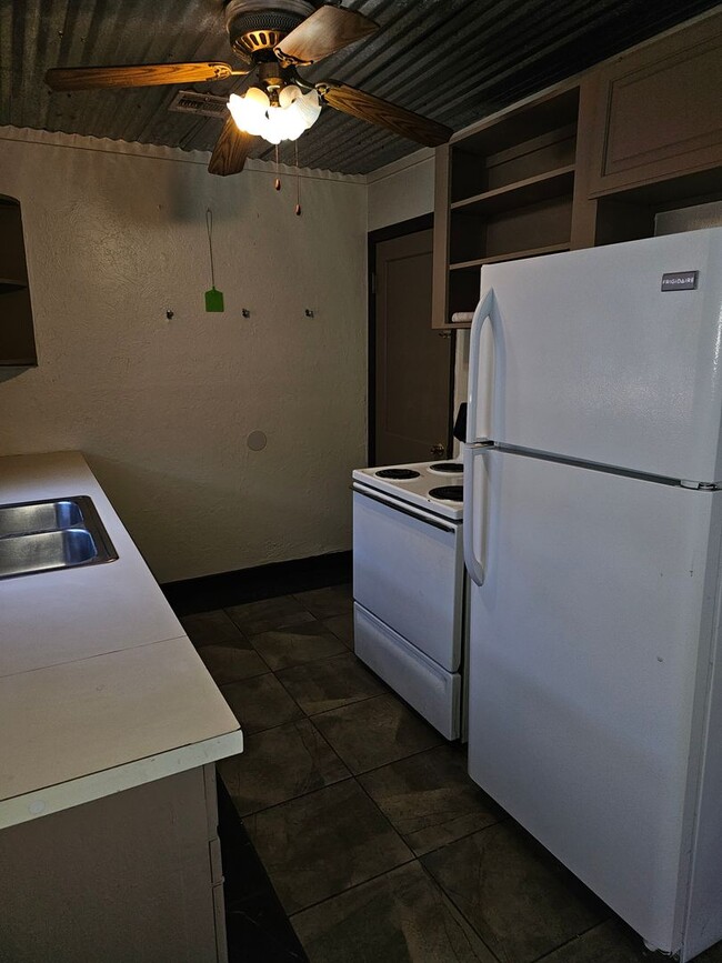 Building Photo - Cute 2 bed 1 bath in Midwest City Close to...