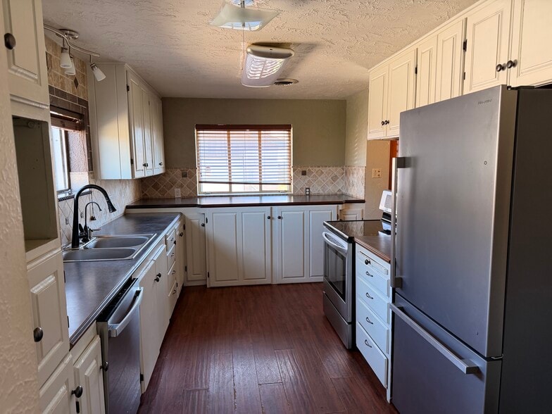 Building Photo - 113 Stull Ct