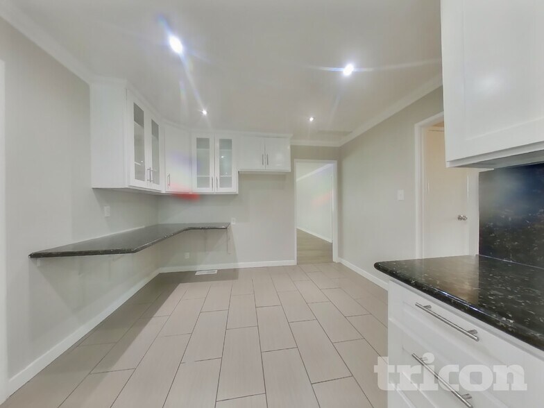 Building Photo - 121 Hodges St