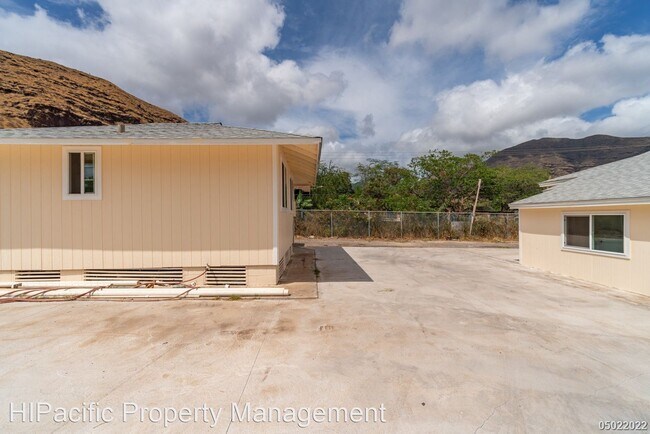 Building Photo - 2 br, 1 bath House - 87-346 Hakimo Rd B