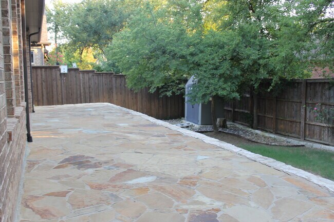 Building Photo - 508 Hidden Meadow Dr