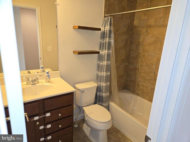 Building Photo - 8232 Heritage Crossing Ct