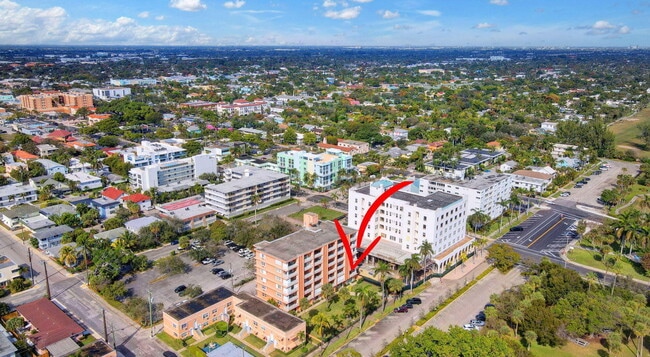 Building Photo - 15 S Golfview Rd