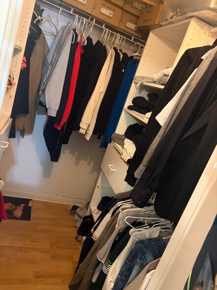 Walk-in closet master bedroom - 9521 Boca Cove Cir