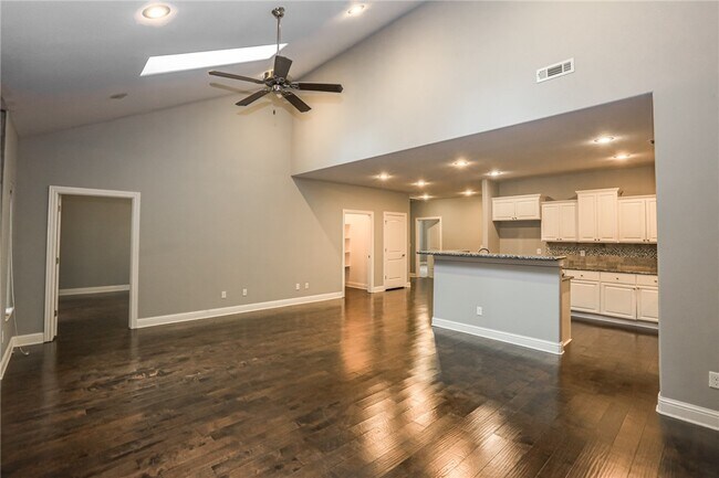 Building Photo - 2007 S Dixieland Rd