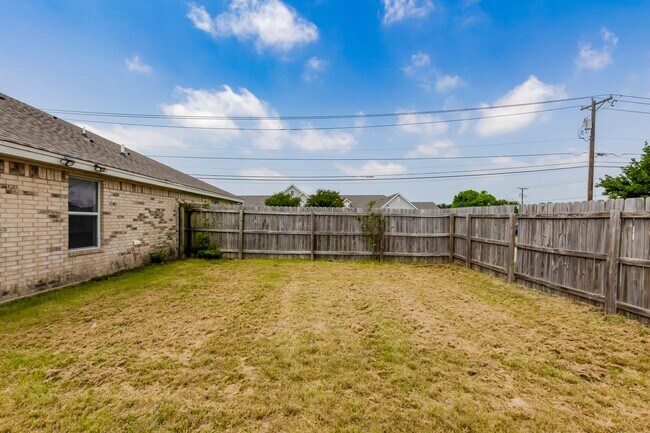 Building Photo - 2930 Saulsbury Dr