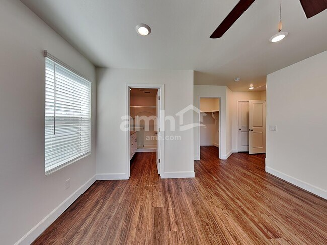 Building Photo - 678 W Bosal Dr