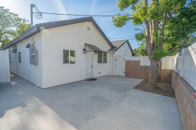 Building Photo - Stunning 3-Bedroom Single-Story ADU in Granada Hills!