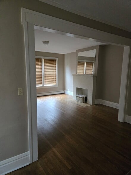 Living Room - 331 N North St