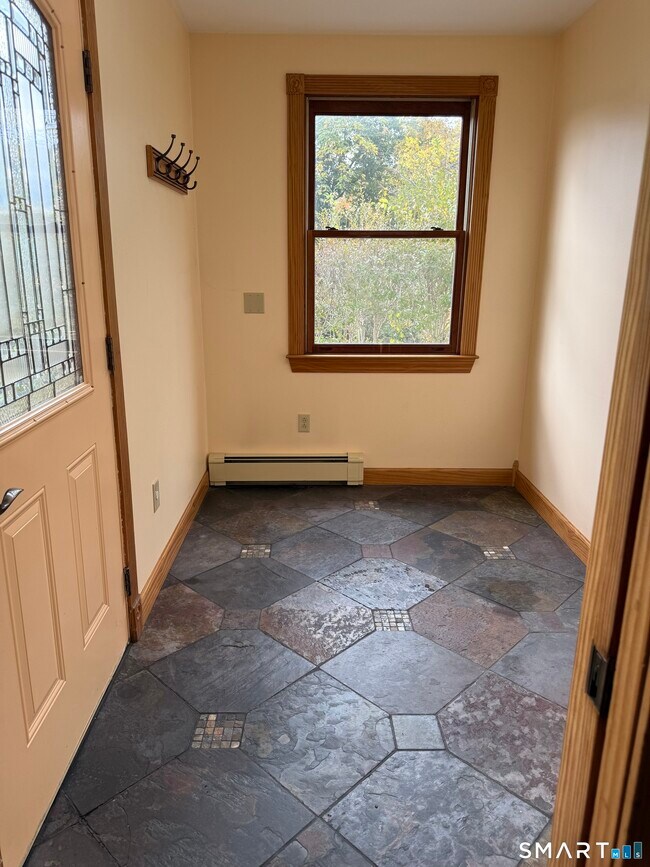 Building Photo - 28 Galpin St