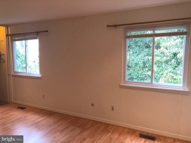 Building Photo - 9244 Jamison Ave