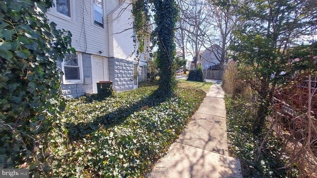Building Photo - 228 Manor Cir