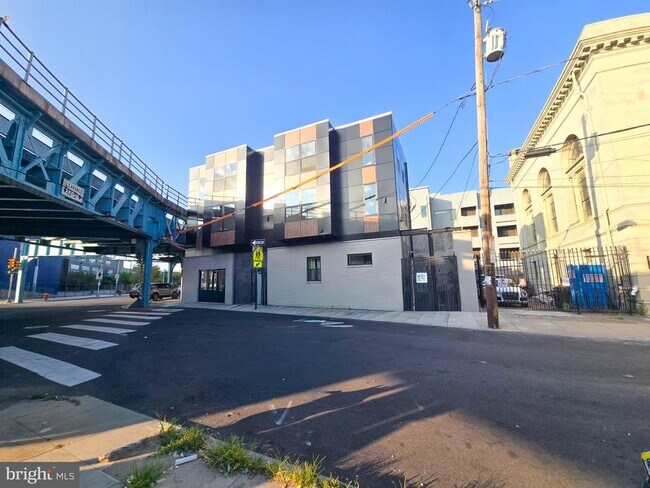 Building Photo - 2401 Kensington Ave