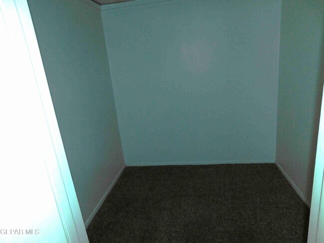 Building Photo - 225 3 Rivers Dr