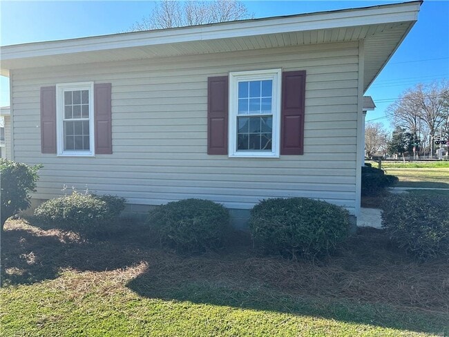 Building Photo - 8927 Main St