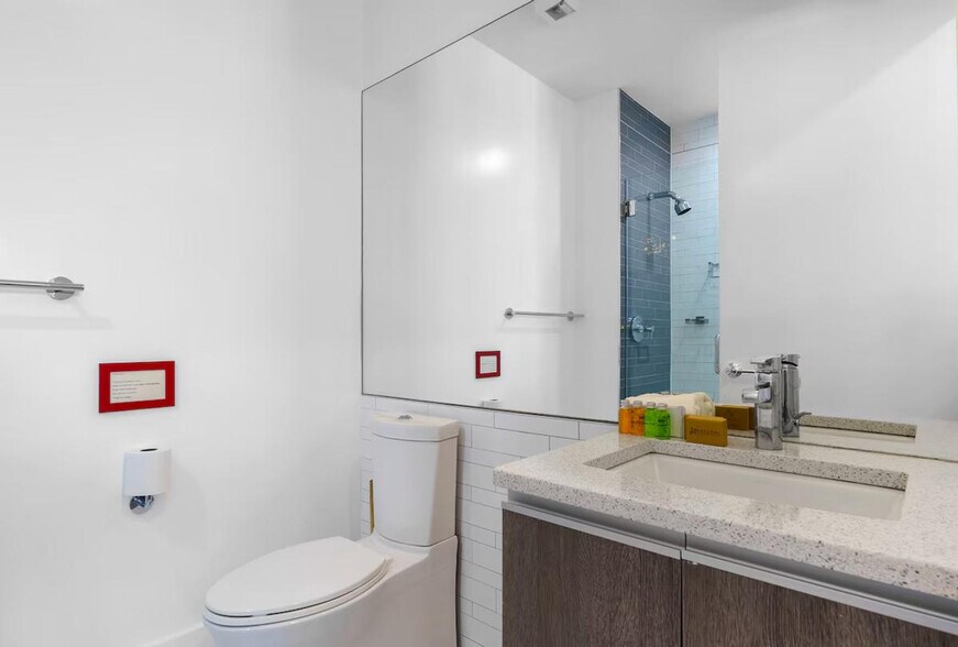 Building Photo - 1414 Grand St