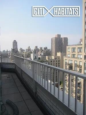 Building Photo - 160 E 84th St