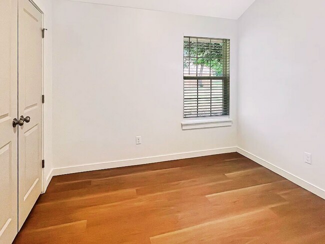 Building Photo - Welcoming & Brand-New 3-Bed Duplex Beauty ...