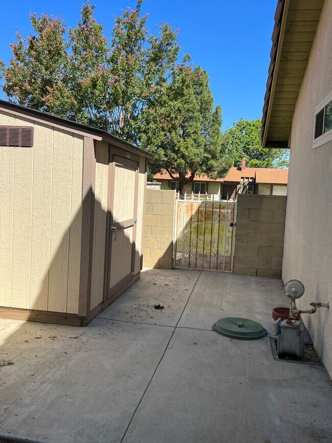 Building Photo - Beautiful upgraded 3b/2b home for rent in ...