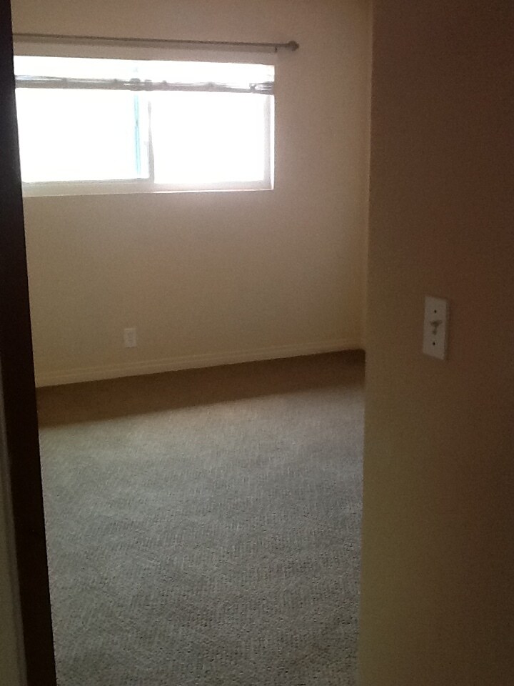 Building Photo - 311 N Westlake Ave