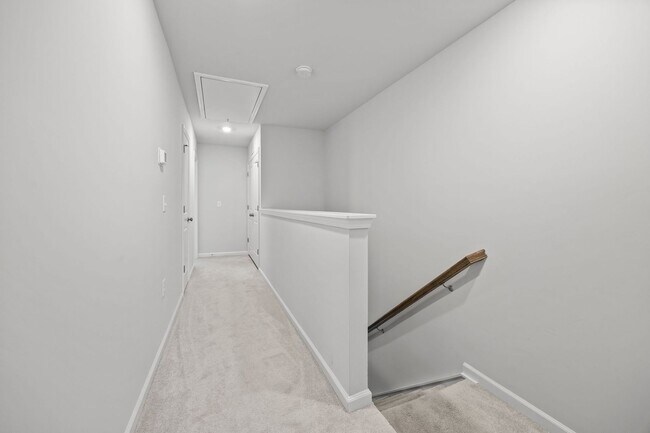 Building Photo - Raleigh Living Made Easy – 3BR Townhome w/ Amenities & Prime Location