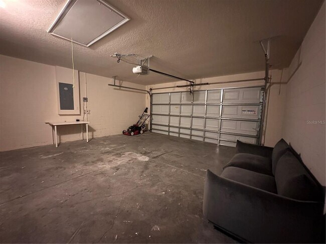 Building Photo - 402 Edith Dr