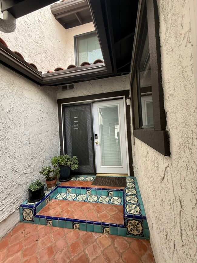 Building Photo - 19 Mission Plaza Dr