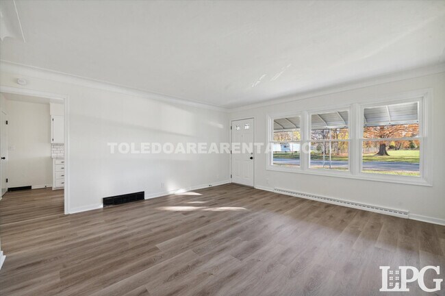 Building Photo - 3058 Nebraska Ave