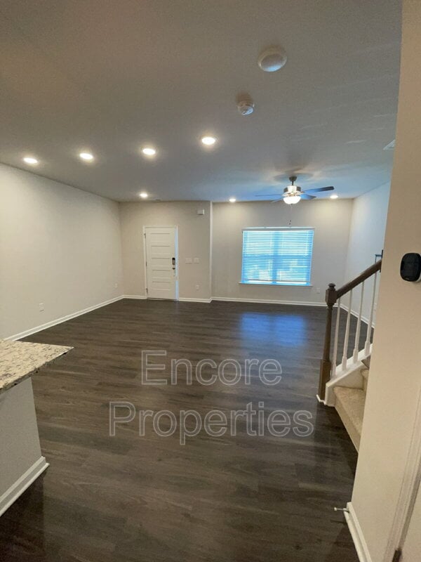 Building Photo - 908 Robbie Jackson Ln